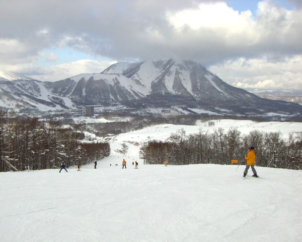 best ski resort in hokkaido rusutsu