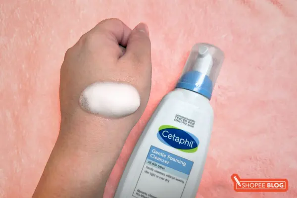 best facial cleansers singapore - Cetaphil Gentle Foaming Cleanser on hand