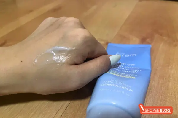 best facial cleansers singapore - MAKE P_REM Cleansing Balm on hand