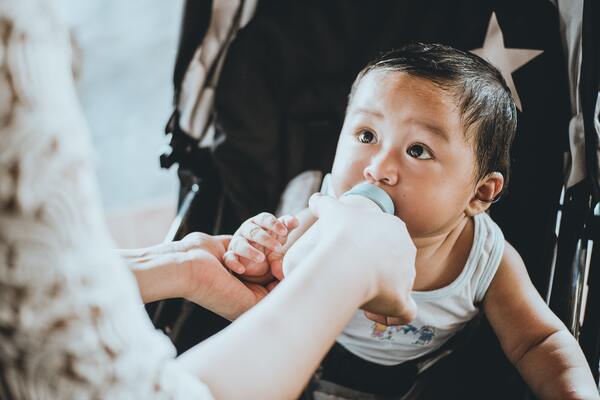 feeding baby with best bottle warmer singapore