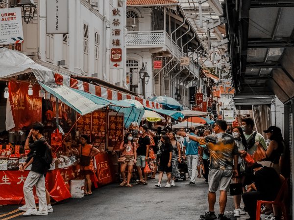 cny decor ideas singapore tourists in chinatown street market