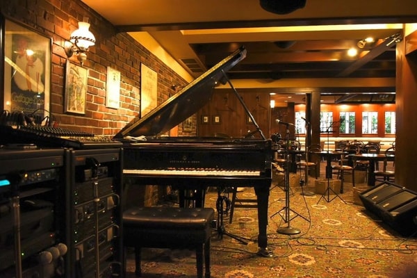 sone jazz bar piano kobe, japan