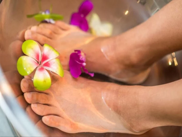 soaking-feet-in-the-best-floral-foot-spa-in-singapore