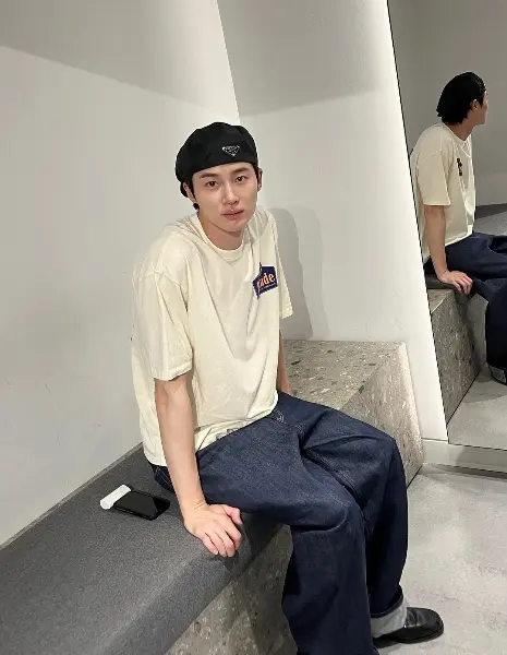 how to style oversized shirts with hat byeon woo-seok