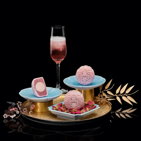 Marriott Tang Plaza Hotel Rose Tea with Rosé Champagne Praline Mooncakes