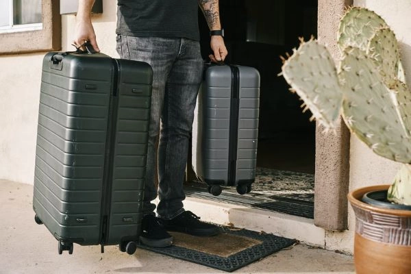 luggage handles for ergonomic carrying - best luggage brands singapore