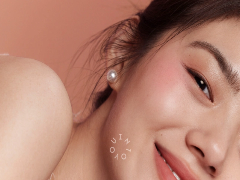 china makeup brand into you - chinese model smiling