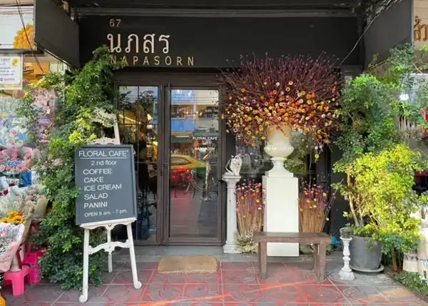 floral cafe at napasorn instagrammable cafes in bangkok