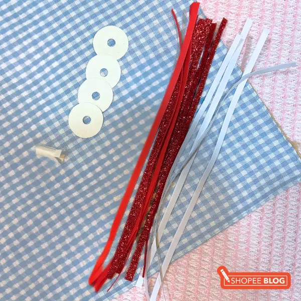 singapore national day craft spinner - cut paper strips and gather materials