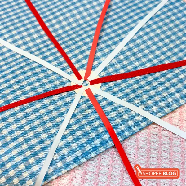 singapore national day craft spinner - paste paper strips in a ray formation
