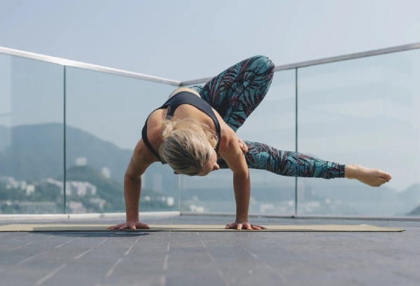 flex studio conducting the best outdoor beginner pilates class in singapore