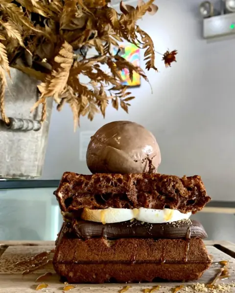 midnight dessert singapore: oblong