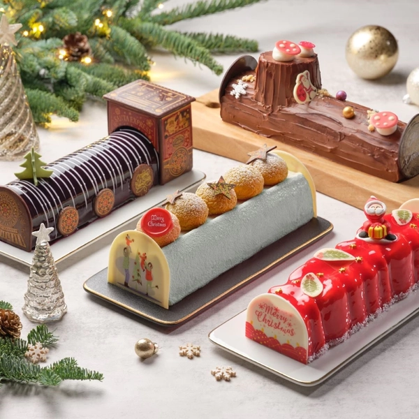 best christmas log cake singapore: Marriott Tang Plaza Hotel Log Cake