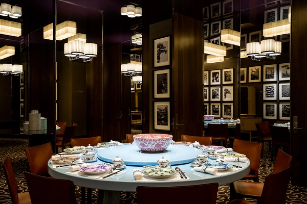 one Michelin-starred Summer Pavilion with six private dining rooms, named after oriental plants