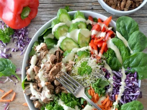 keto food delivery singapore: a bowl of salad with a side of protein