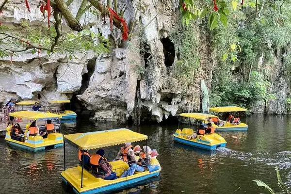 Places to visit in malaysia from singapore: Caves in Ipoh