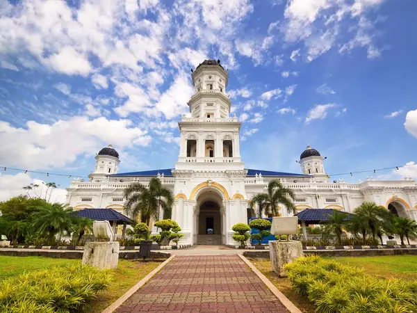 places to visit in malaysia from singapore: Sultan Abu Bakar State Mosque