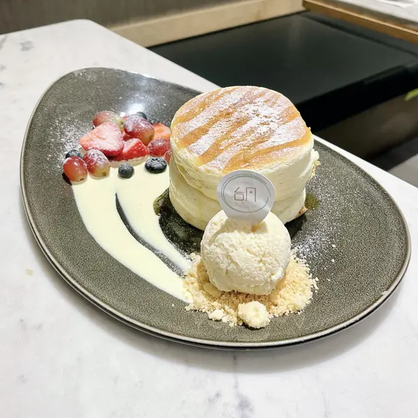 bugis food: Soufflé Pancakes at Typhoon Cafe