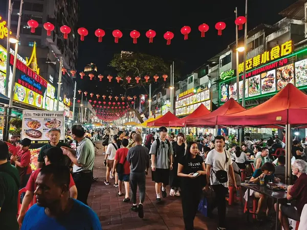 Malaysia Road Trip From Singapore: bustling food scene at Jalan Alor