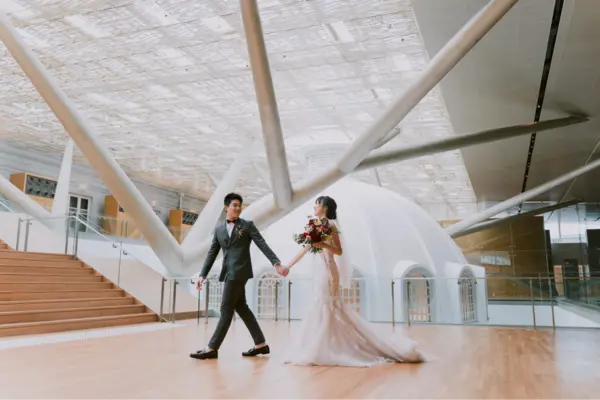 Pop into the National Gallery, for a pre-wedding photoshot