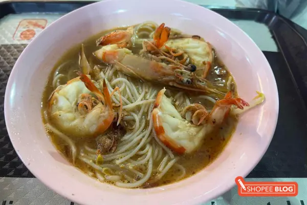 good food in old airport road food centre: Prawn Noodles Soup