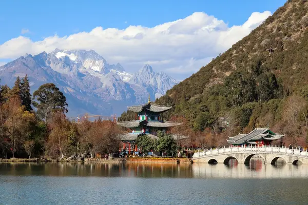 yunnan's itinerary: Black Dragon Pool & Dongba Culture