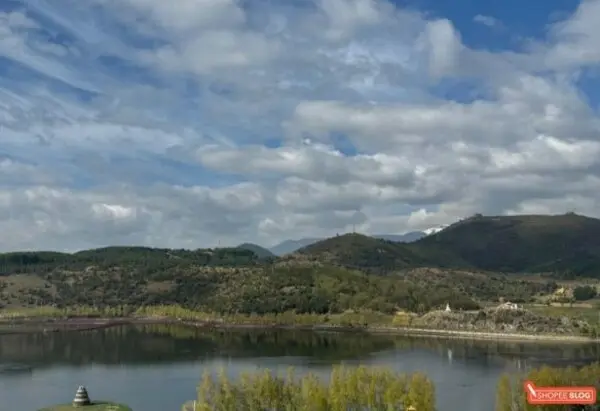Napahai Lake