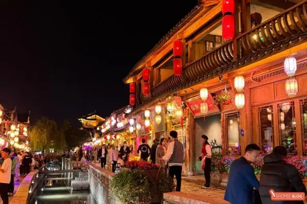 Wind down with music and beer along the streets of Dali