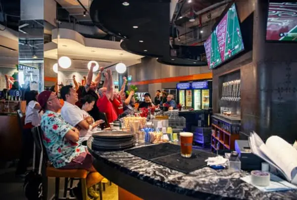 best sports bars singapore to watch football - brewerkz
