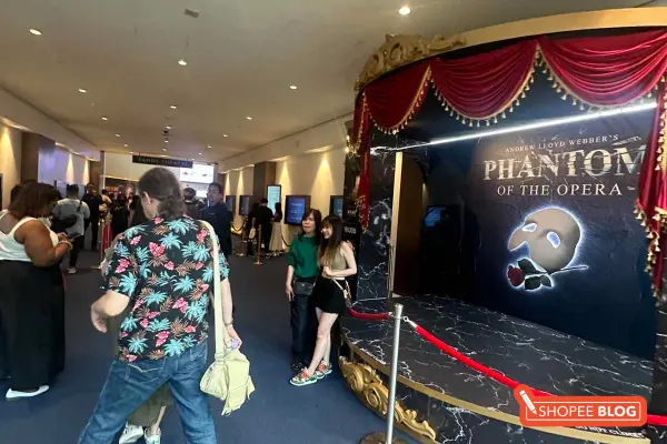entrance phantom of the opera