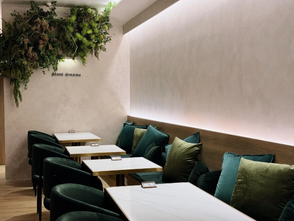 botany cafes with plugs