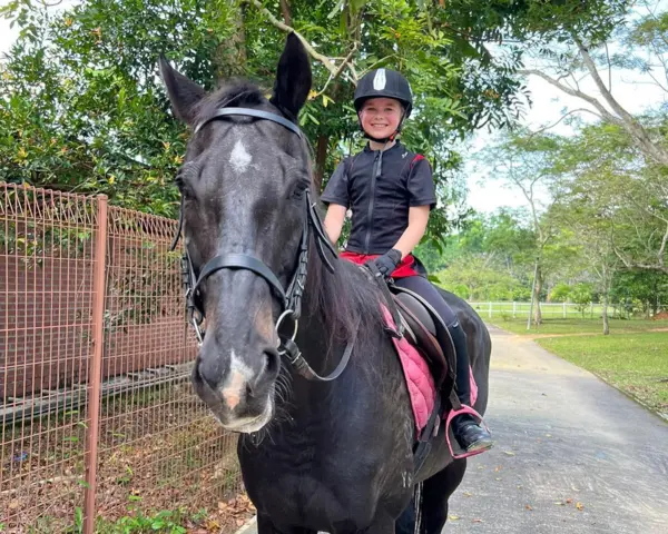 kids activities singapore: Ride a pony at Gallop Stable