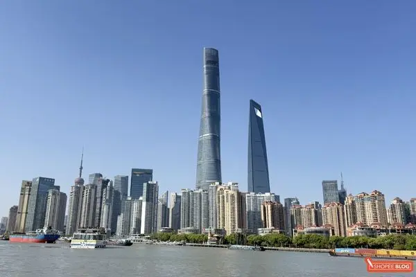 Shanghai Tower along the river