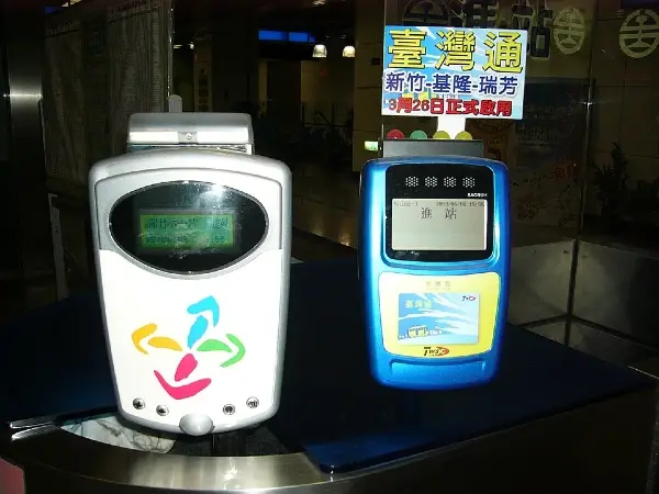what is the best mode of payment for public transport in taiwan