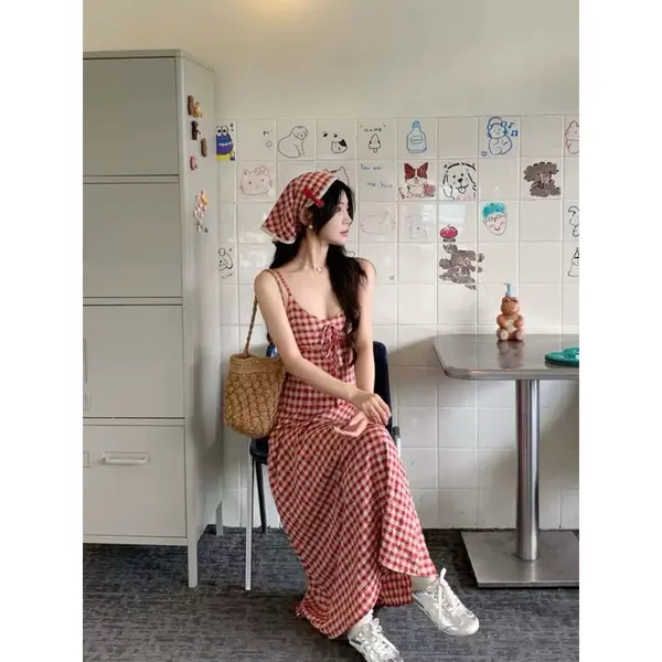 f1 fashion: Gingham red dress