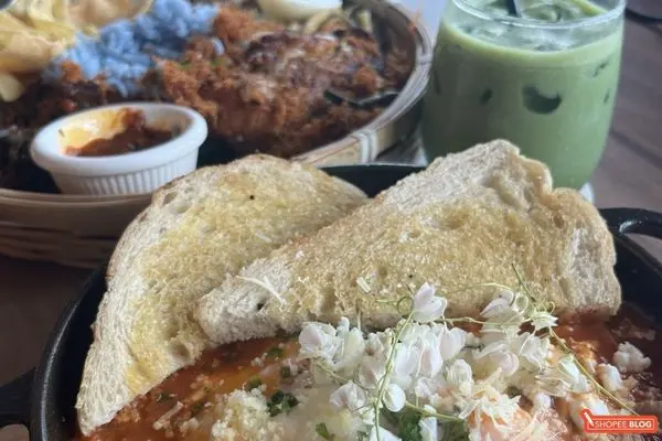 short getaway from singapore: visiting a cafe in JB