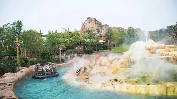 shanghai disneyland attractions: Roaring Rapids