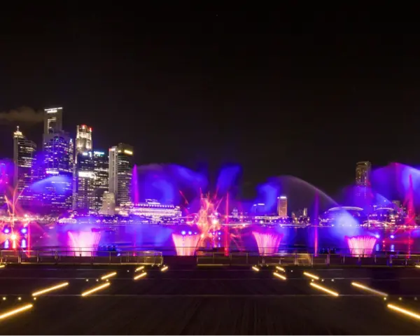 what to do in singapore at night for free: Admire the Spectra Light and Water Show
