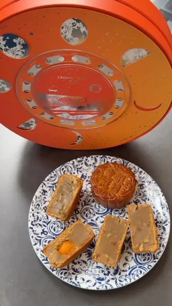 Crowne Plaza Changi Airport - best low sugar mooncakes