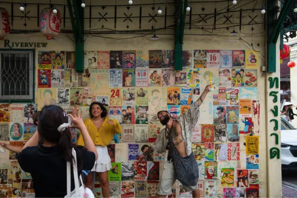 things to do in bangkok explore Song Wat Road