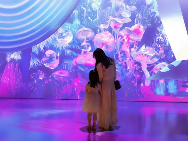 Wonderland with Alice: Into The New World