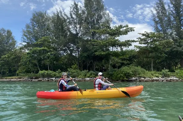 kayak tour around pulau ubin island