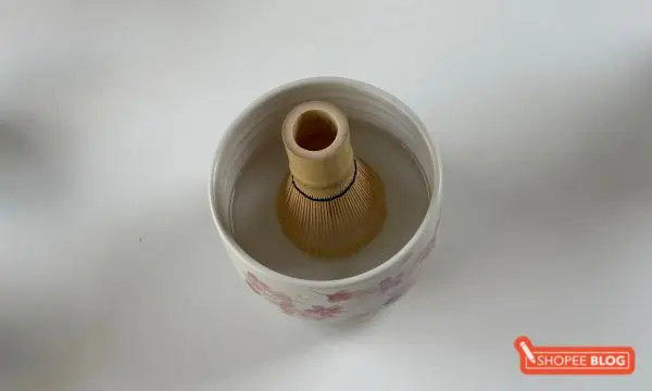 How to use a matcha whisk