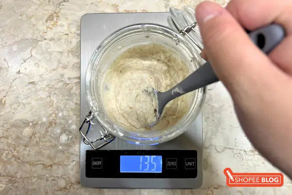 how to make sourdough starter - Mix Well