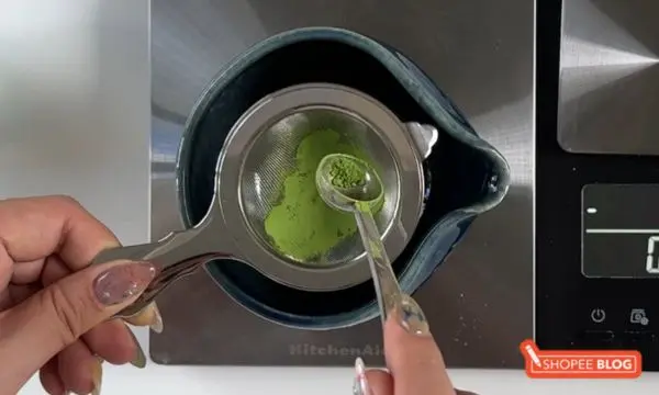 how to make matcha scoop and sift