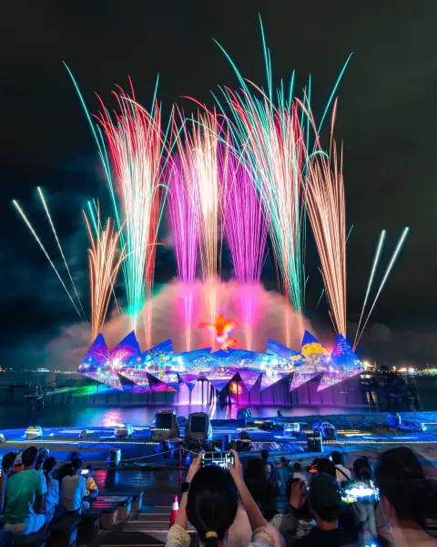 Watch the Wings of Time Fireworks Symphony at Sentosa